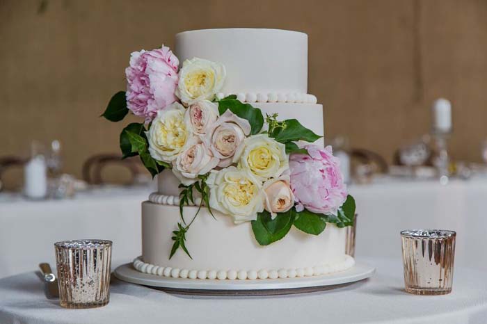 Country Glam Winery Wedding in the Adelaide HillsModern Wedding