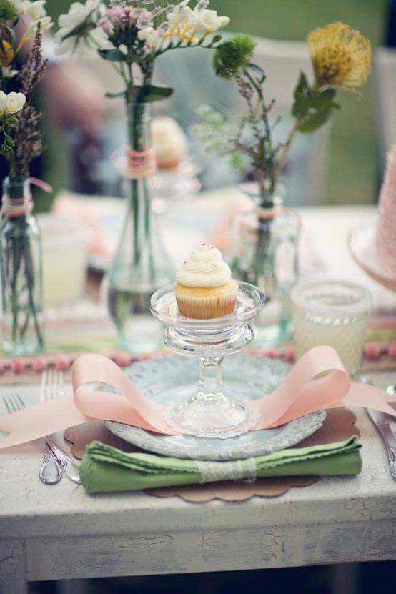 Table setting-Photography: Jeanna Hayes Styling: Suzanne of She Paperie