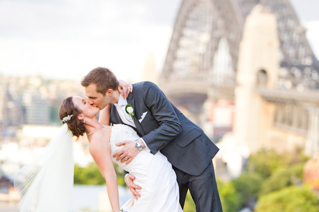 Kissing in front of Harbour Bridge