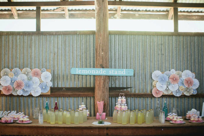 Wedding-lemonade-stand