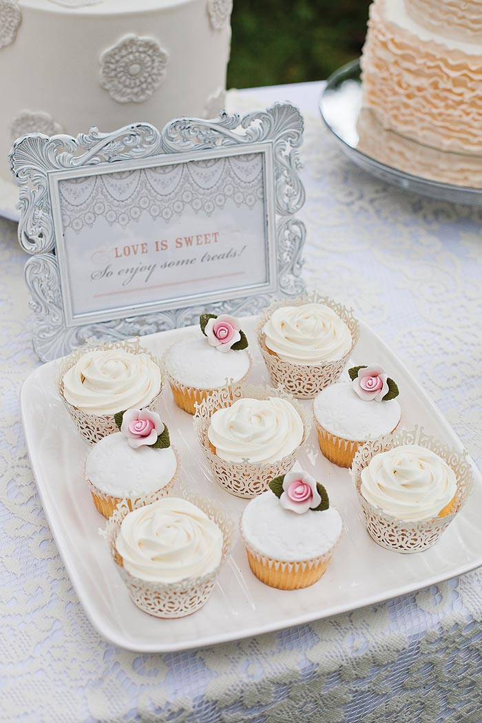 bridal-shower-cupcakes