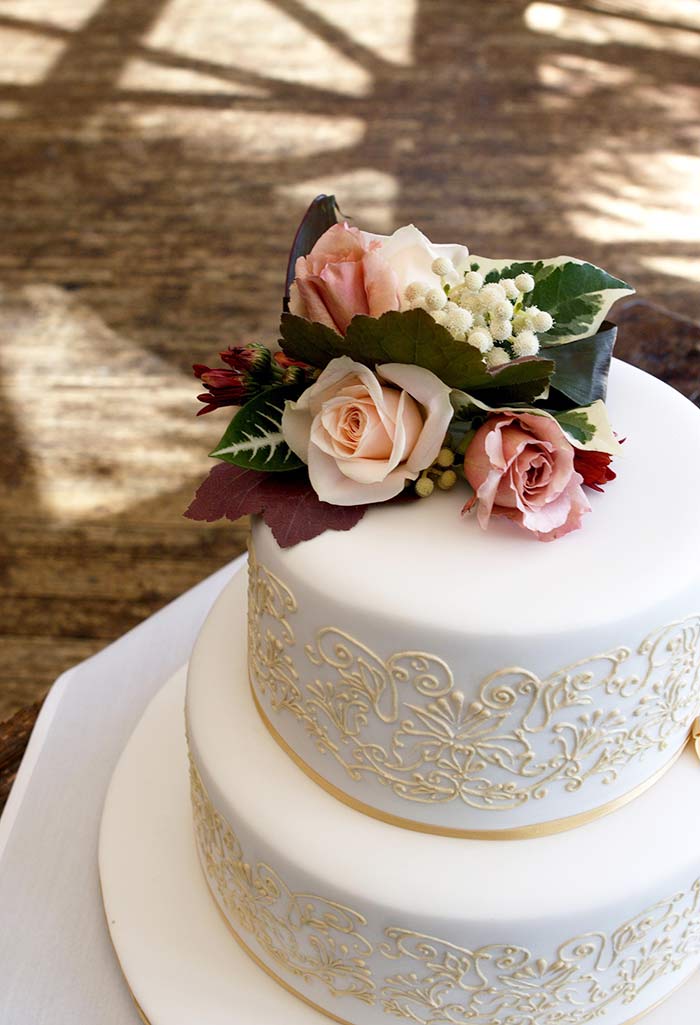 Cakes To Dream On - 20 Pretty Floral Wedding Cakes