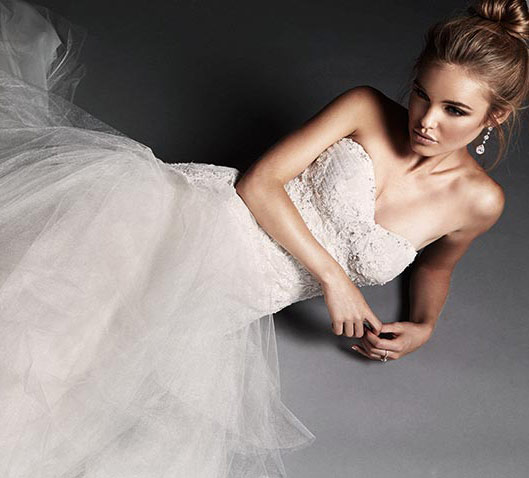 Get The Effortless Bridal Glamour Look From Head To Toe - Modern Wedding