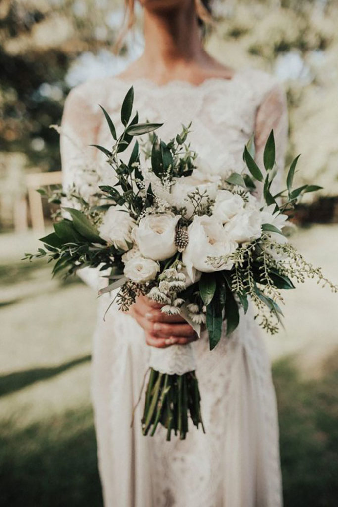Wedding Traditions Why Brides Carry A Bouquet Modern Wedding