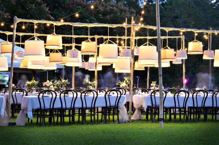 Outdoor luxe reception styling
