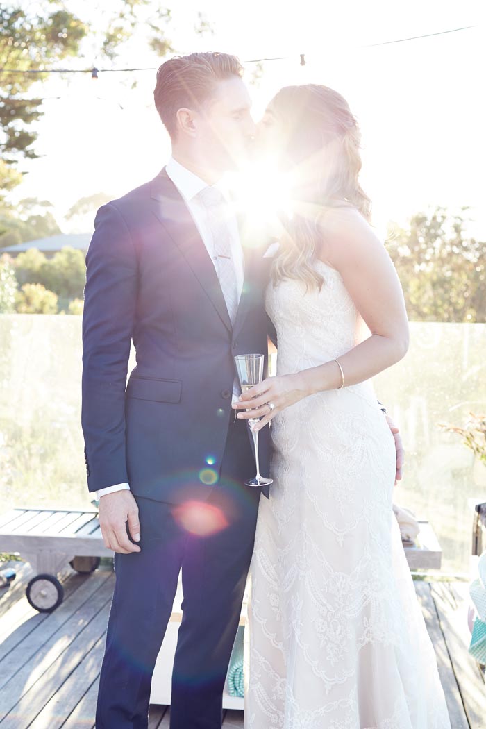 Top 4 Wedding Photography Trends Couple Kissing