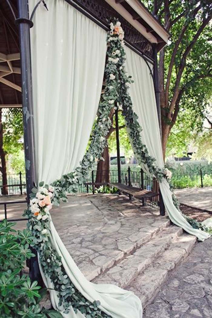 15 Wedding Backdrops We Haven't Seen 100 Times Before