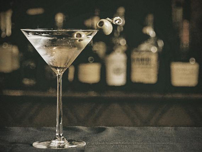 The Best Wedding Cocktails To Serve At Your Reception