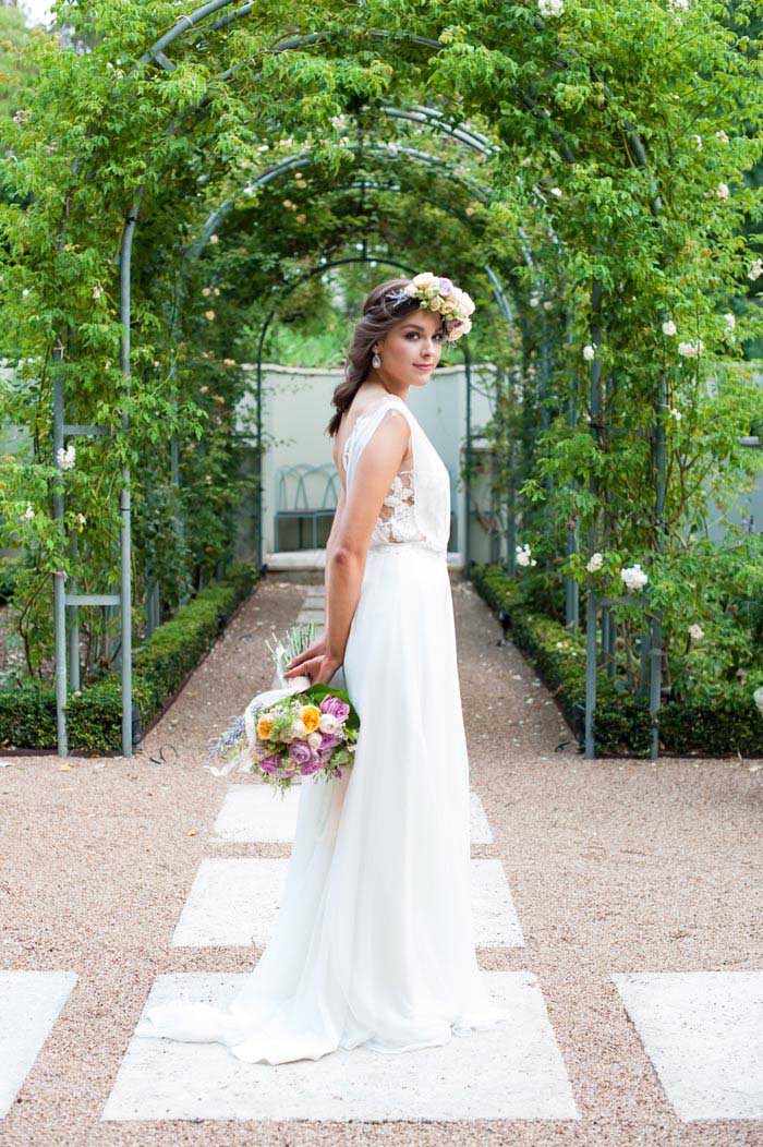 willow lane creative styling bride flowers
