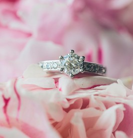 Sparkling Ring Feature